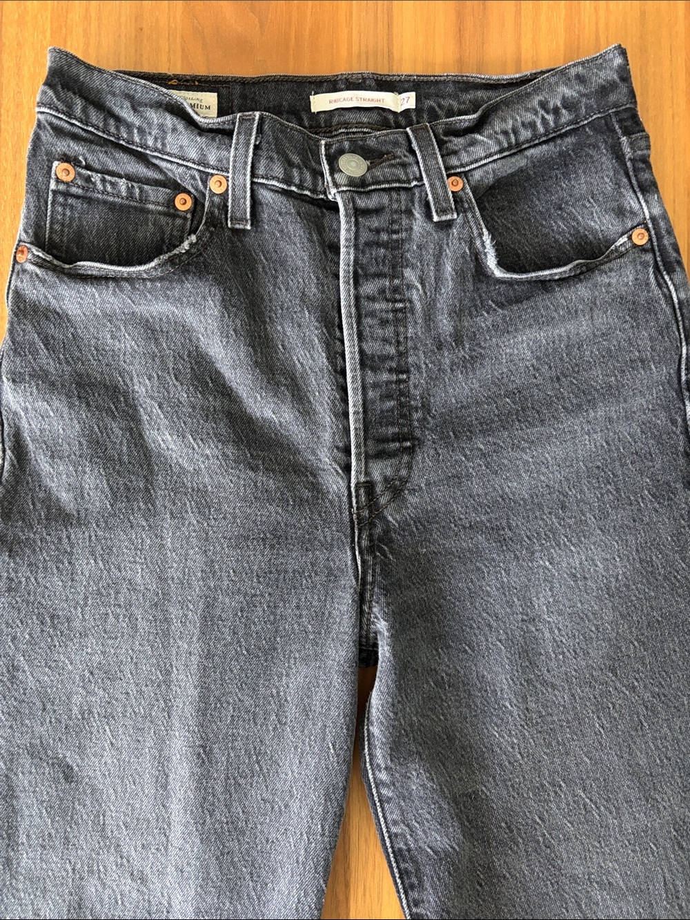 Levi’s Premium Ribcage Straight - Picture 3 of 9
